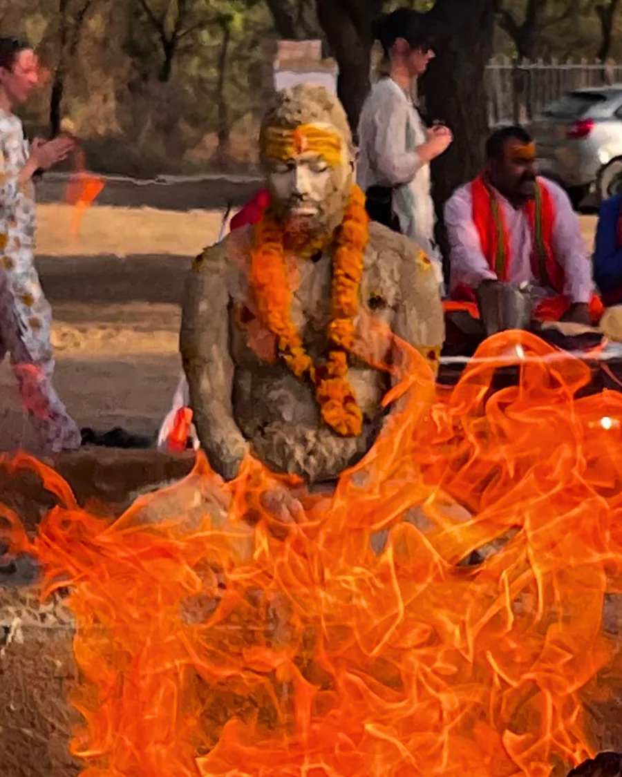 Param Pujya Mahamandaleshwar Swami Avatar Puri Ji Maharaj performing the Panch Dhuni Tapasya at OM Ashram, Jadan, Rajasthan
